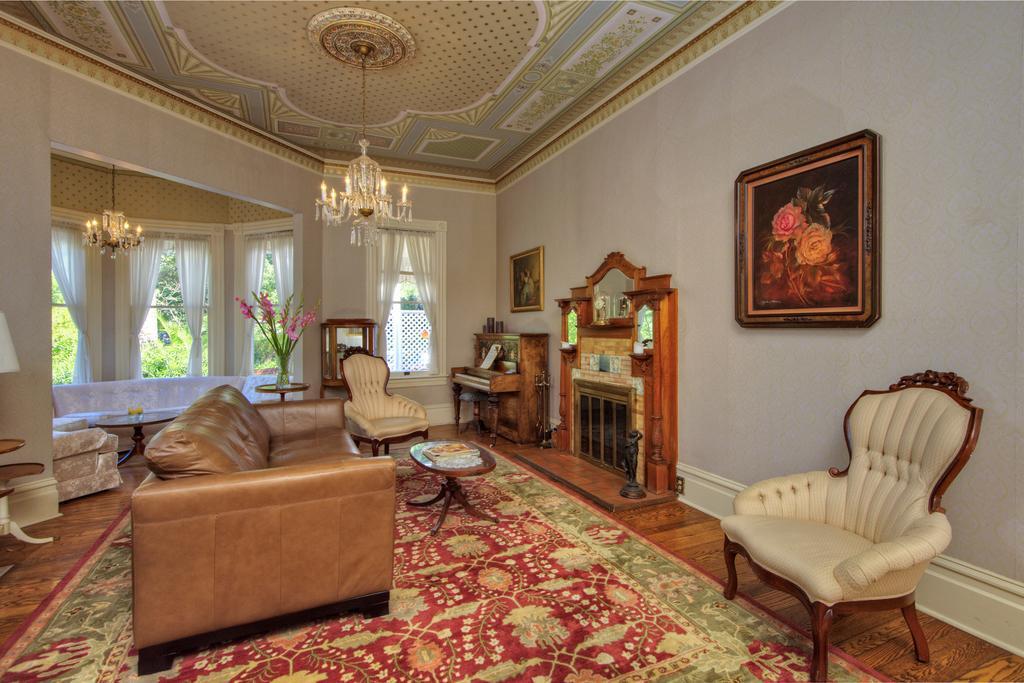 Bed and Breakfast The Pink Mansion Калистога Экстерьер фото